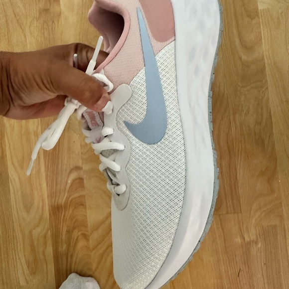 Women's White and Pink Nike Shoes - Picture 2 of 4